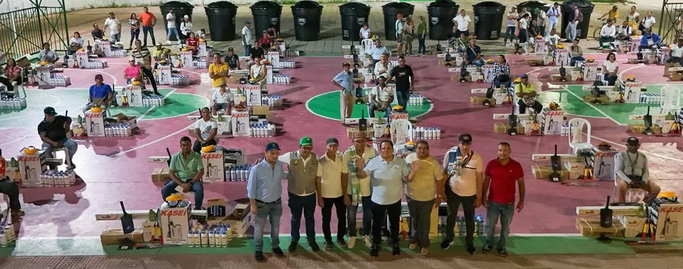 Becerril entrega insumos y materiales agropecuarios para pequeños productores