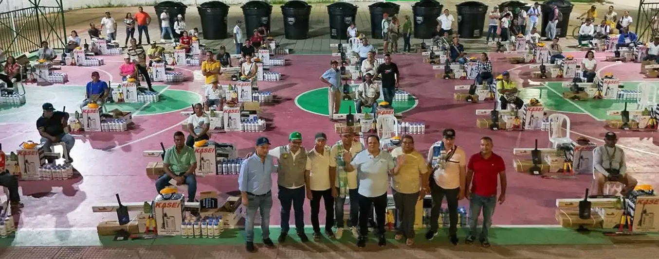 Becerril entrega insumos y materiales agropecuarios para pequeños productores