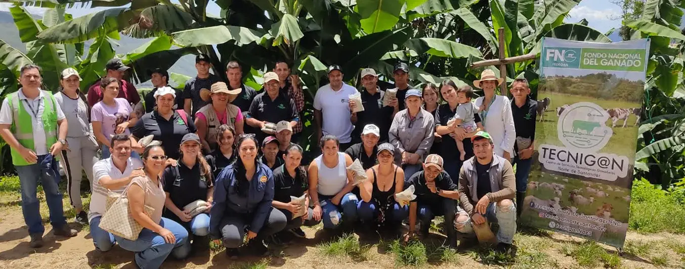 Productores de Durania aprenden a hacer aforos y a medir carga animal