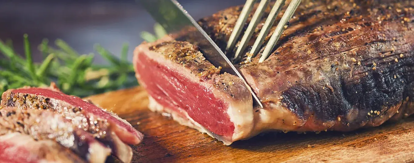 Comer carne sangrante