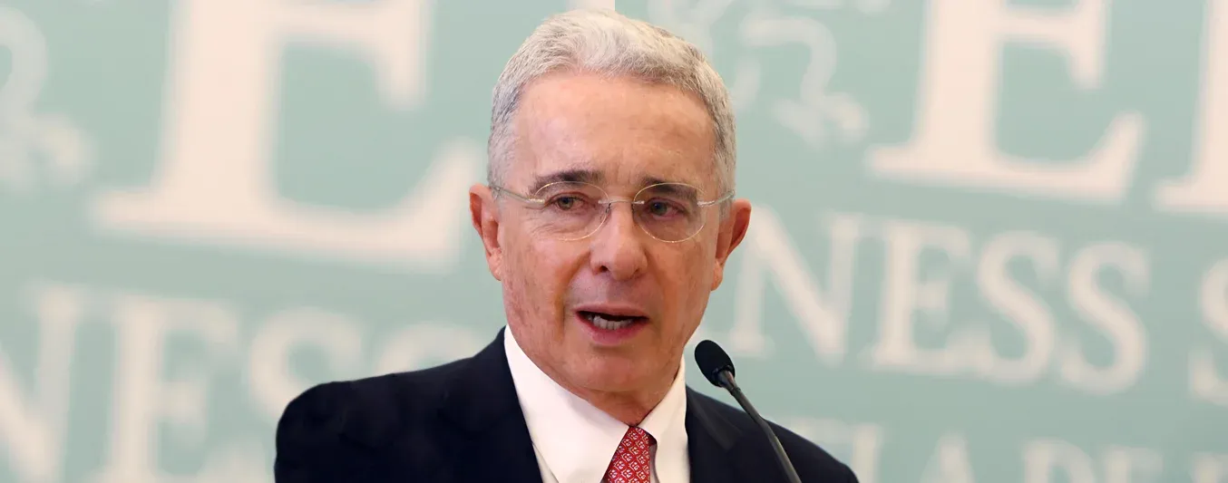 Disgusto Alvaro Uribe Velez y Jueza