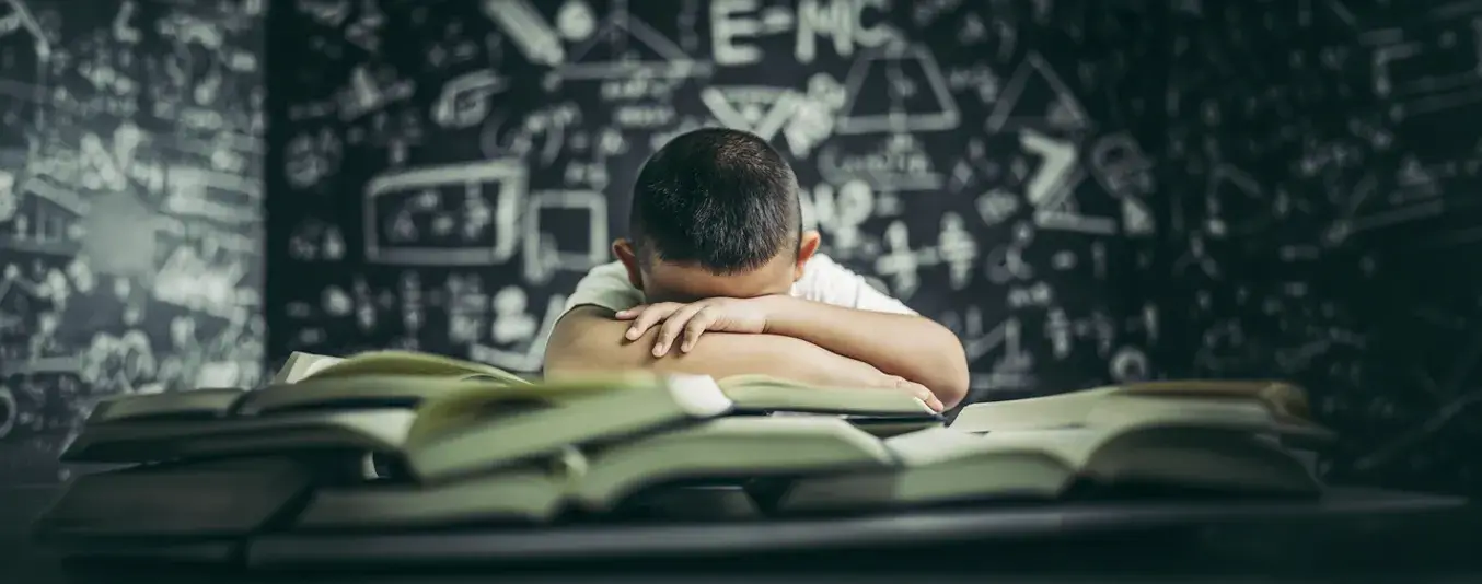 Casi la mitad de niños no comprende bien lo que lee y menos del 30 % alcanza niveles básicos en matemáticas