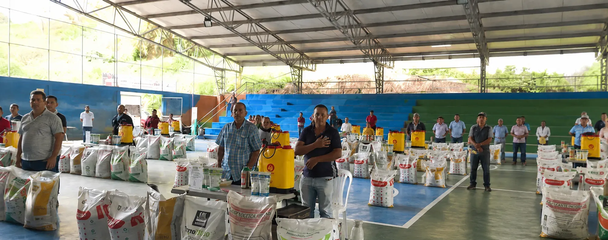 96 familias campesinas de Argelia y El Cairo recibieron herramientas e insumos