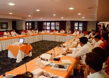 Durante la LXVIII Cumbre Gobernadores que se lleva a cabo en San Andrés, el gobernador de Norte de Santander, recibió aprobación de sus propuestas para salir de la crisis económica. Foto: Gobernación de Norte de Santander Cumbre de Gobernadores en San Andrés.jpg