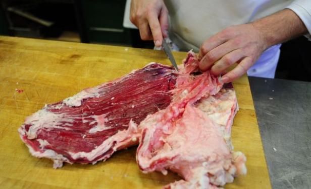 El nuevo ajuste está basado en el aumento del precio de la hacienda. Foto: Cortesía El País / AFP aumento de precios de la carne en Urugua