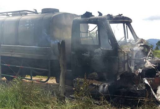 Farc quema camión en San Juan de Lozada, Farc en Caquetá, Farc en San Vicente del Caguán, Ganaderos de San Vicente del Caguán, lecheros en San Vicente del Caguán, crisis de  lecheros en San Vicente del Caguán, CONtexto Ganadero