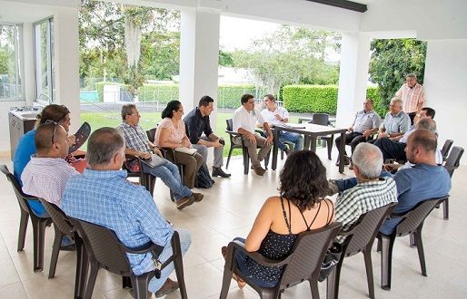 granjas avícolas, granjas aves, producción pollo risaralda, producción aves risaralda, carder, corporación autónoma de risaralda, producción avicola pereira, ganadería colombia, contexto ganadero