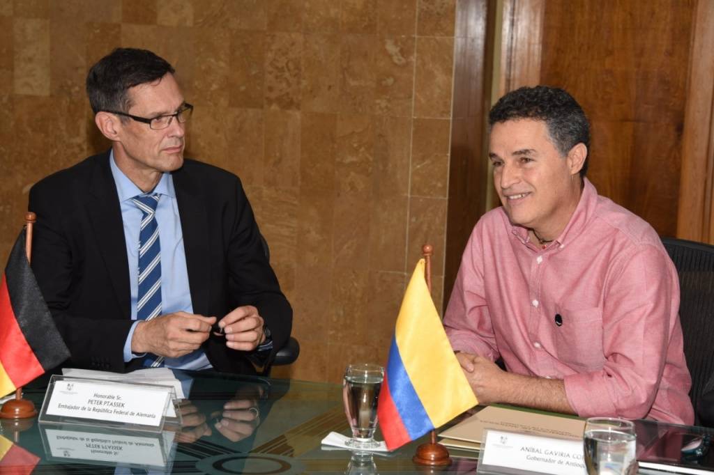 ganadería, ganadería colombia, noticias ganaderas, noticias ganaderas colombia, contexto ganadero, orgánicos, cultivos orgánicos, producción orgánica, orgánicos antioquia, alemania, alemania y colombia, embajador de alemania en colombia, gobernación de antioquia, anibal gaviria, peter ptassek, 