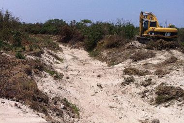 La limpieza de los arroyos, evitará posibles inundaciones por cuenta del invierno próximo a empezar. Foto: Gobernación del Atlántico. Arroyos en Atlántico