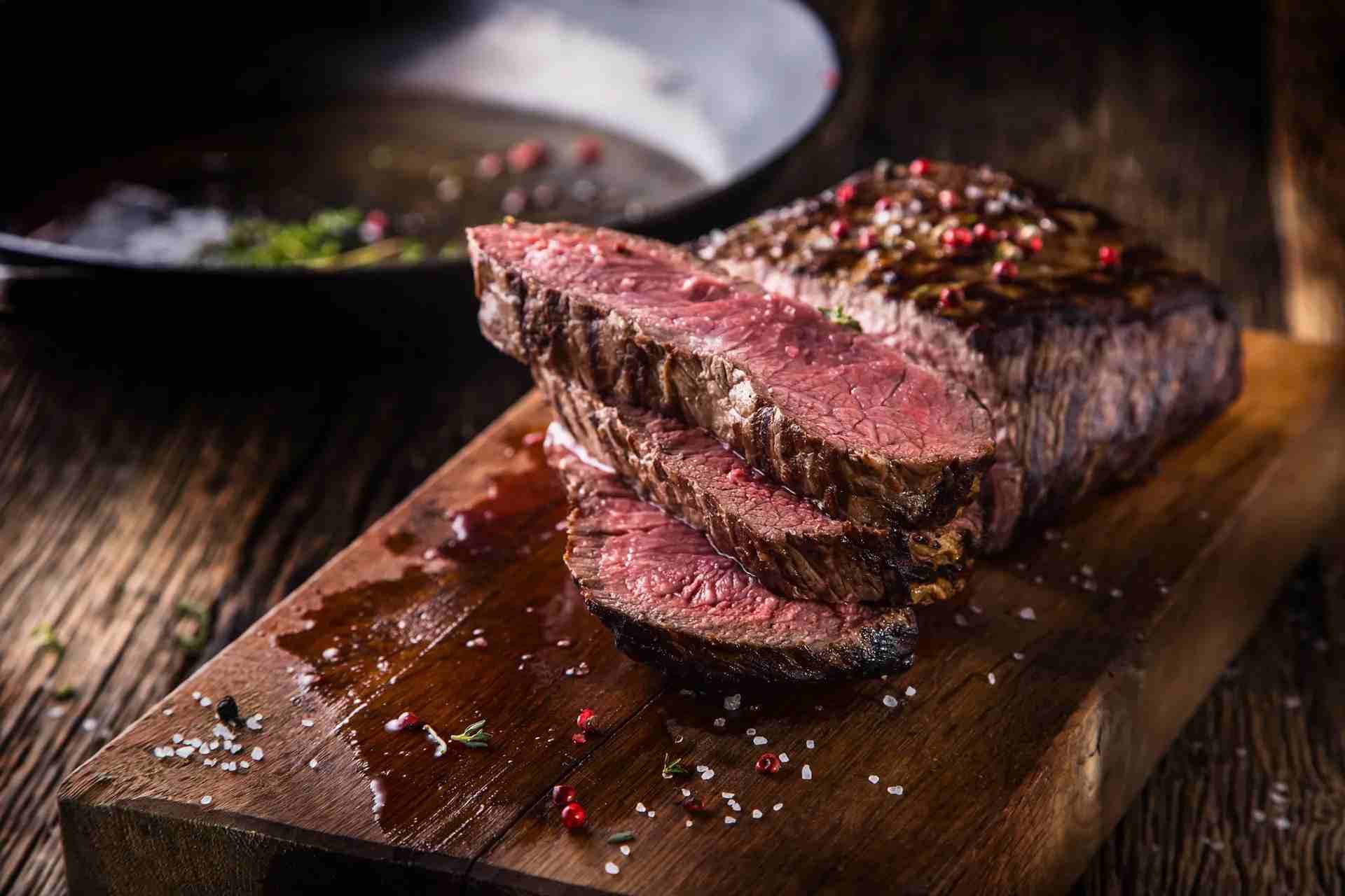 corte de carne jugoso