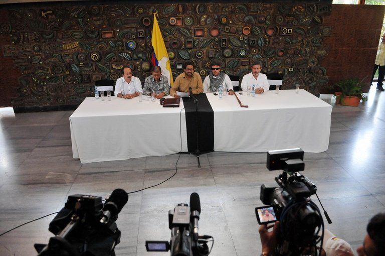 Los delegados de las FARC el 21 de marzo en La Habana ante la prensa © AFP str Proceso de paz en Colombia