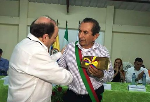 gobernador de Arauca condecora a ganadero de Tame, ganadero recibe reconocimiento por su labor en pro de la actividad pecuaria de Arauca