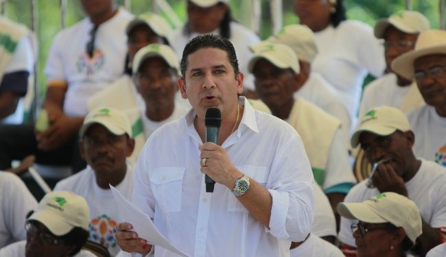 Juan Carlos Gossaín, gobernador de Bolívar, quien está satisfecho con el proceso de restitución y entrega de tierras. Foto: Gobernación de Bolívar. Juan Carlos Gossaín, gobernador de Bolívar.