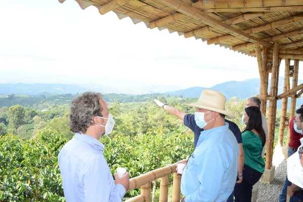 Ganadería, ganadería colombia, noticias ganaderas, noticias ganaderas colombia, CONtexto ganadero, Café, café huila, ruta del café, ruta mágica del café, Gobernación del Huila, Cafeteros del Huila