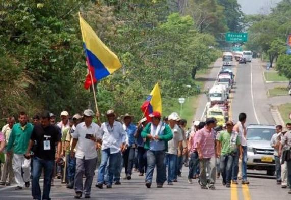 En primeros acercamientos entre el Gobierno y manifestantes del paro agrario no se concretan acuerdos. Foto: colectivoagrarioabyayala.blogspot.com paro agrario colombia
