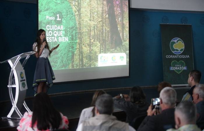 Ganadería, ganadería colombia, noticias ganaderas, noticias ganaderas colombia, CONtexto ganadero, Red Bio+, corantioquia, Red para el Desarrollo Regional Sostenible, Plan Regional de Cambio Climático, Sello de Sostenibilidad, microcuencas, siembra de árboles, protección de las cuencas, reforestación, cuidado del medio ambiente, Cambio climático