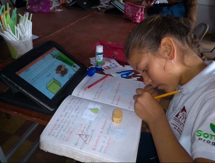 Ganadería, ganadería colombia, noticias ganaderas, noticias ganaderas colombia, CONtexto ganadero, escuela rural Laureano Gómez de Sonsón, Julián Loaiza López, universidad de antioquia, plataforma educativa, Institución Educativa Rosa María Henao Pavas, Learning Management System, proyecto Creatic, Ministerio de Educación, dispositivo TOMi