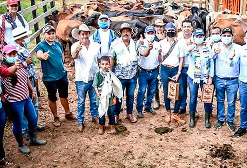 adr, AGACOOP, pequeños ganaderos, Cooperativa, leche, Gyr, holstein, Vistahermosa, Meta, novillas, toretes, cruces, cofinanciación, iniciativa, Asistencia técnica, zootecnista, veterinario, Banco de Maquinaria, tractor, rastra, insumos veterinarios, pasto de corte, Cuba 22, árboles maderables, ingresos, pie de cría, vacas preñadas, Ganadería, ganadería colombia, noticias ganaderas colombia, CONtexto ganadero