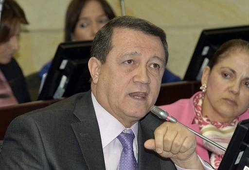 Senador Ernesto Macías Tovar, Aftosa, debate de control político al Ministro Iragorri, CONtexto ganadero, Ganadería Colombia