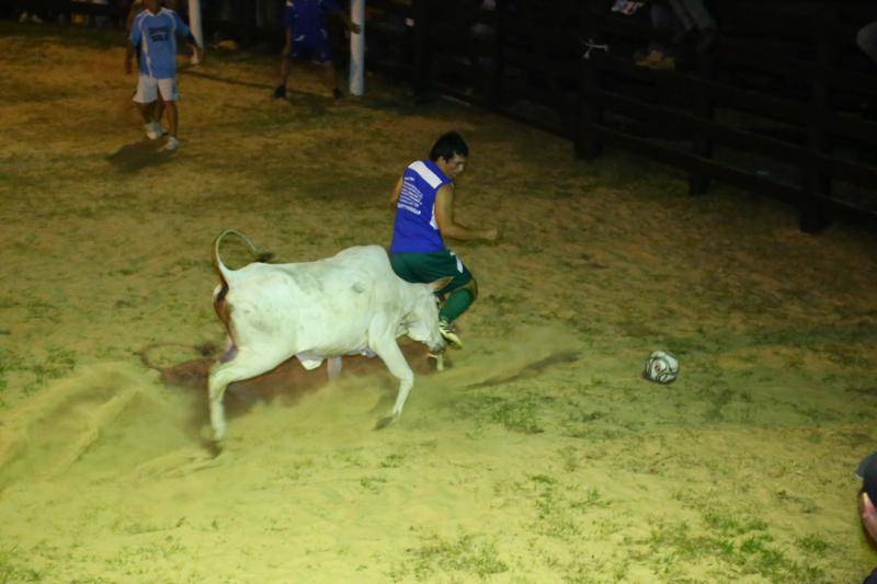 fútbol con terneros expo norte paraguay