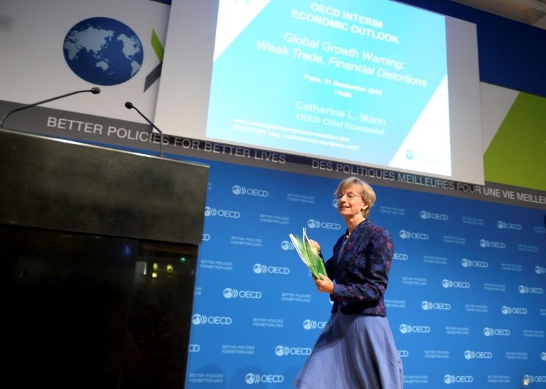 La economista en jefe de la OCDE, Catherine Mann, el 21 de septiembre de 2016 en París. Foto: AFP. Economía ocde previsiones