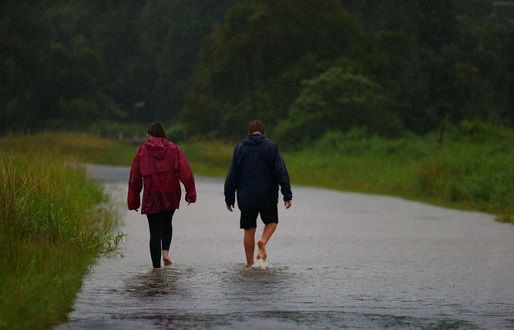 El temporal dejó 2 muertos y 200 mil damnificados. Foto: Lainformacion.com. Inundaciones por el paso del ciclón Debbie en Australia, Inundaciones por el paso del ciclón Debbie en Australia desastres, Inundaciones por el paso del ciclón Debbie en Australia Contexto Ganadero
