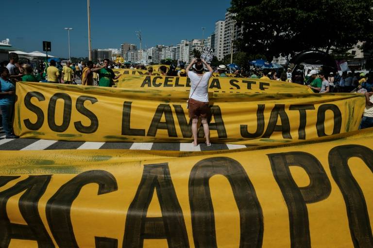 Los brasileños podrían darle la espalda a la clase política tradicional y confiar para las próximas elecciones en candidatos atípicos, pero con las manos limpias