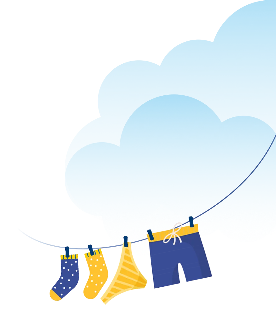 Oblaky a spodní prádlo visí na šňůře