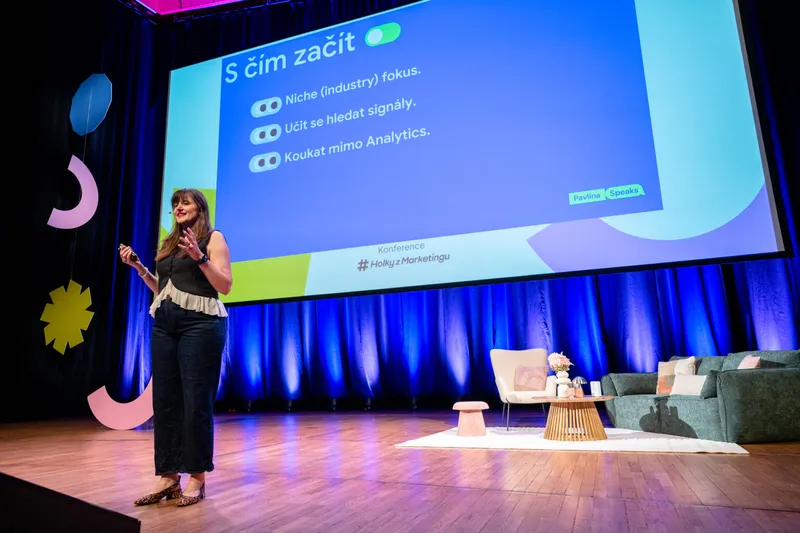 Pavlína Louženská jako řečnice na konferenci #HolkyzMarketingu