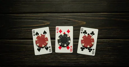 Khi nào nên khai thác bộ ba nếu bạn có đôi bài?