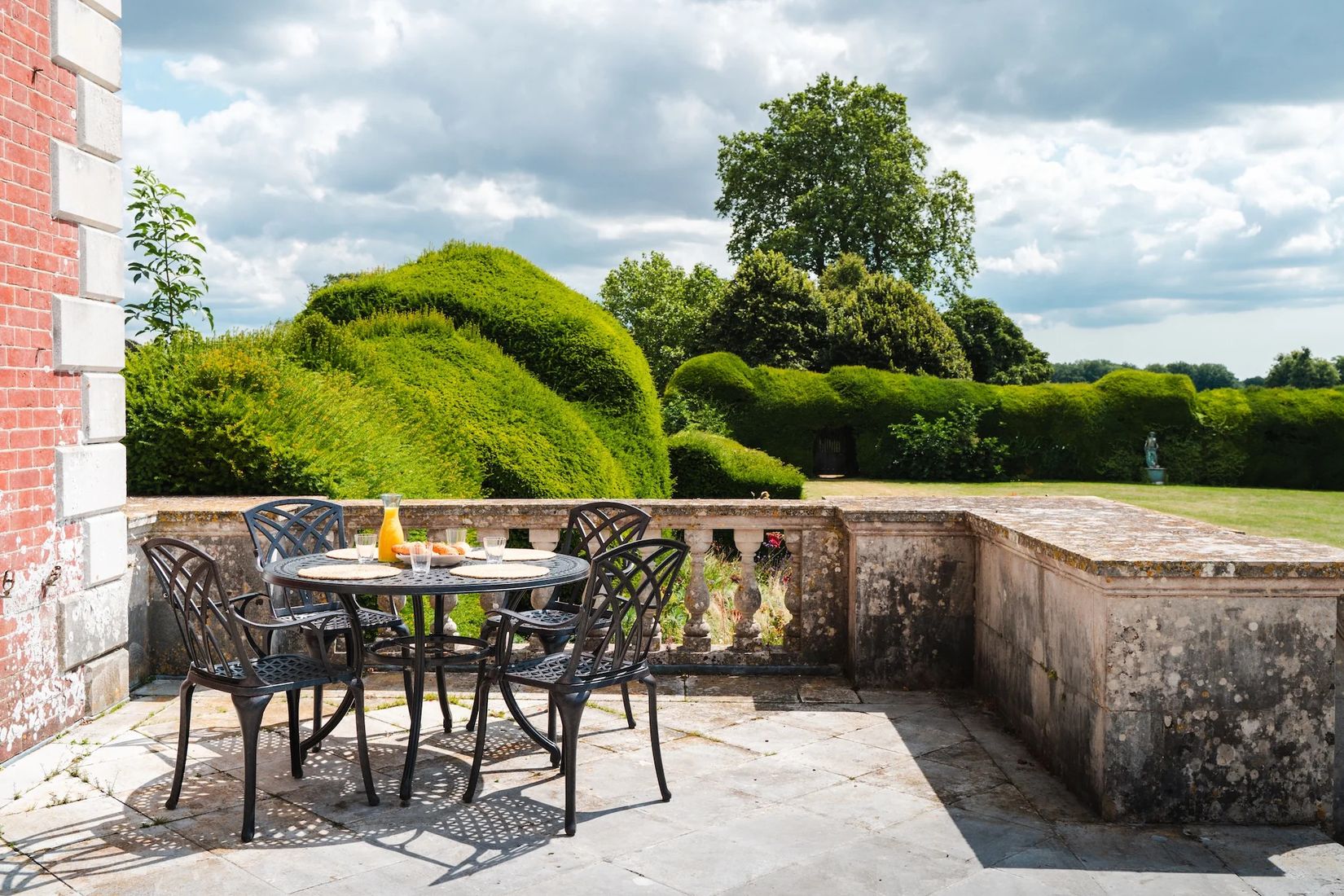 Lazy Susan Partners With blubolt