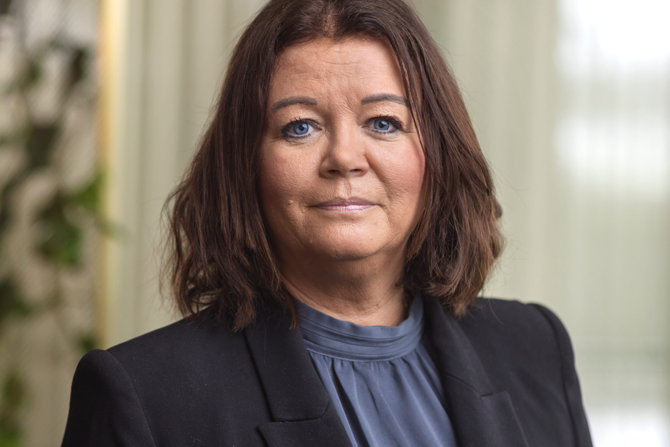 Porträtt av person i kontorsmiljö, Carina Fält, chef Kund och kommunikation