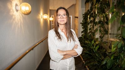 Person som tittar in i kameran.