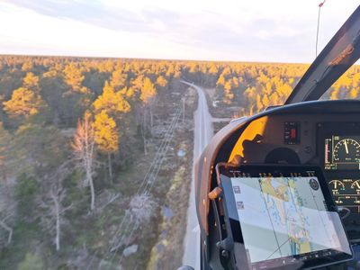 Dagen efter stormen Johannes besiktigade Umeå Energi elnätet med hjälp av helikopter, här en vy över Holmön.