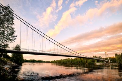 Lundabron över umeälven i solnedgången