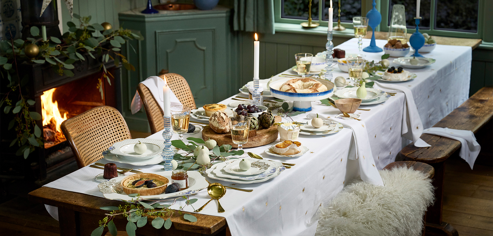 Decorating the Christmas table for dinner breakfast or brunch with Pip