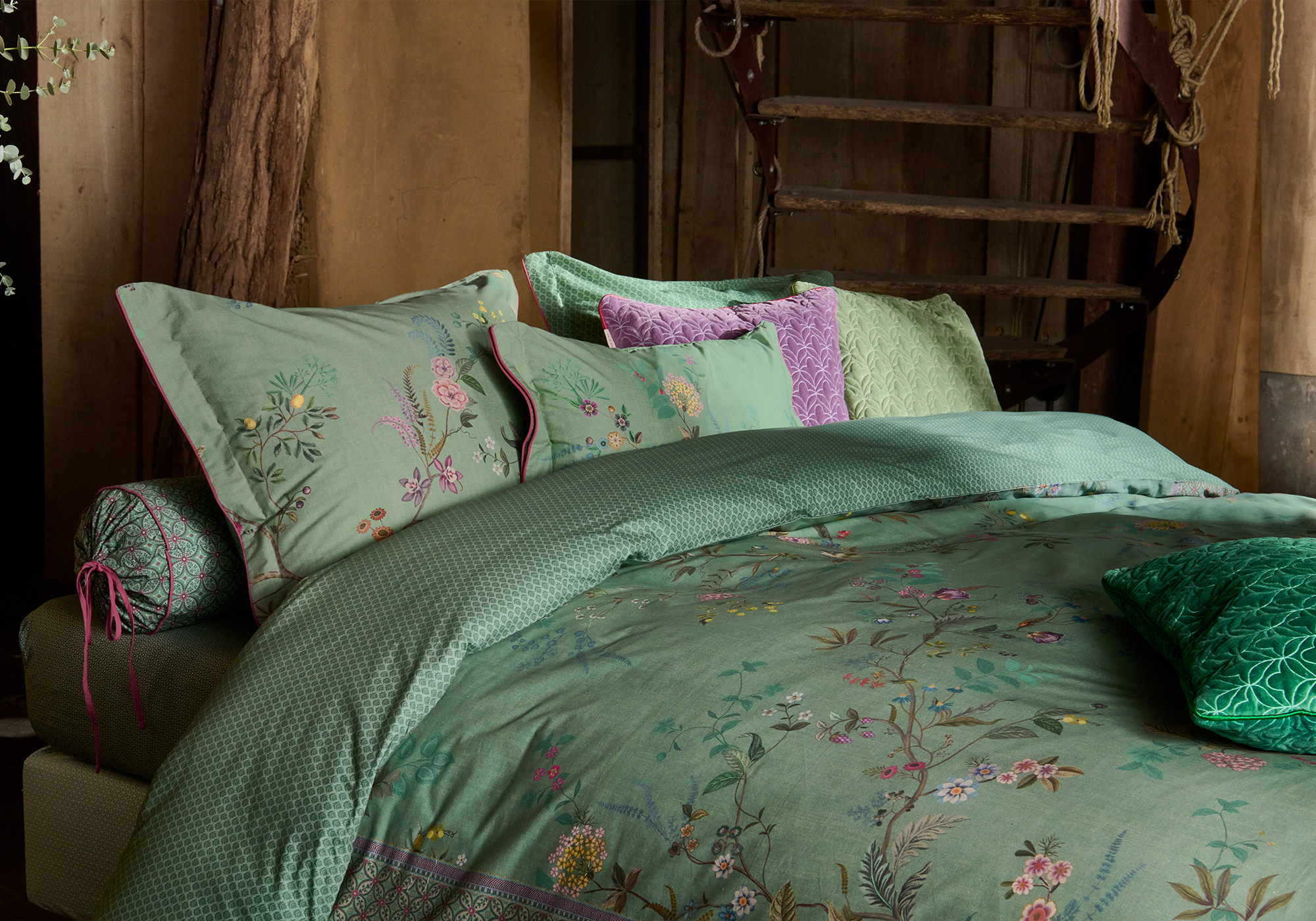 bed_slaapkamer_beddengoed_dekbed_matras_deken