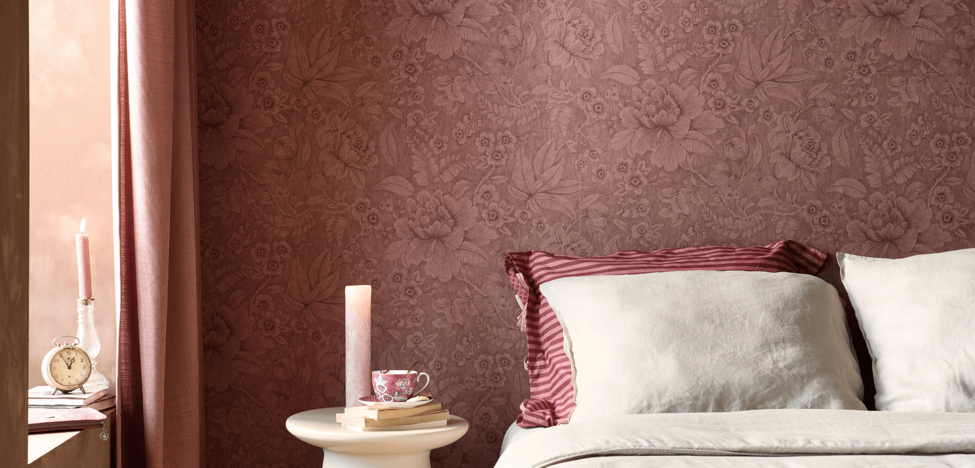 roze-vliesbehang-bloemen
