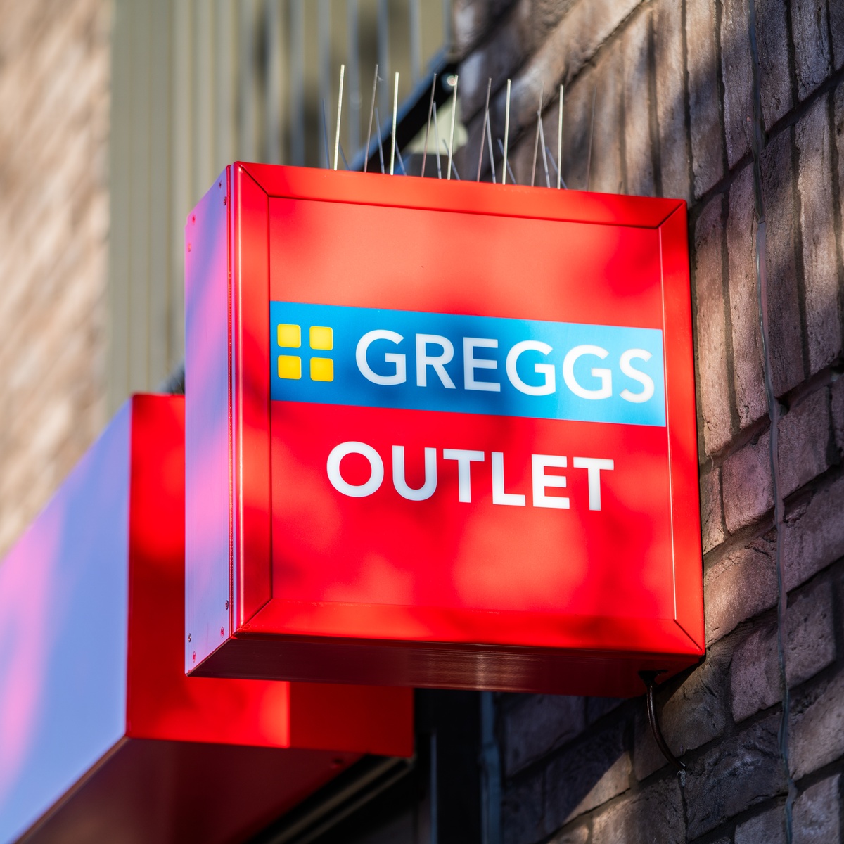 Outlet sign