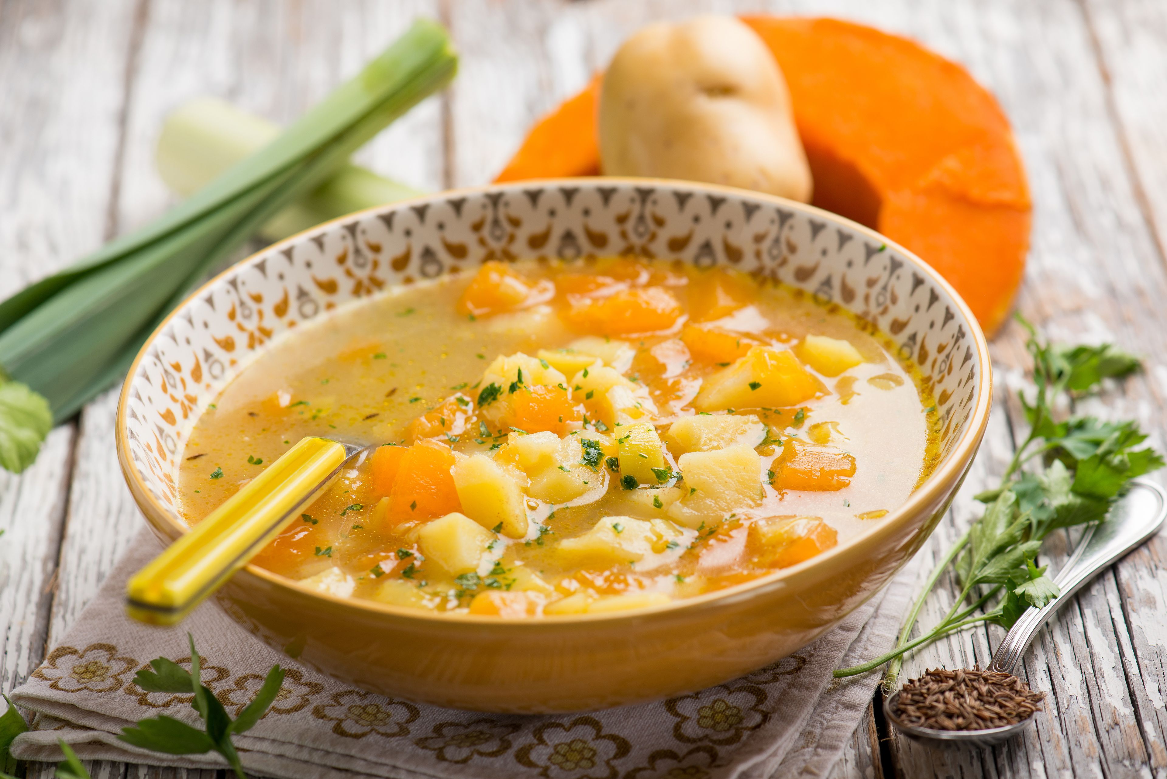 Kürbissuppe mit Lauch, Kartoffeln und Kreuzkümmel