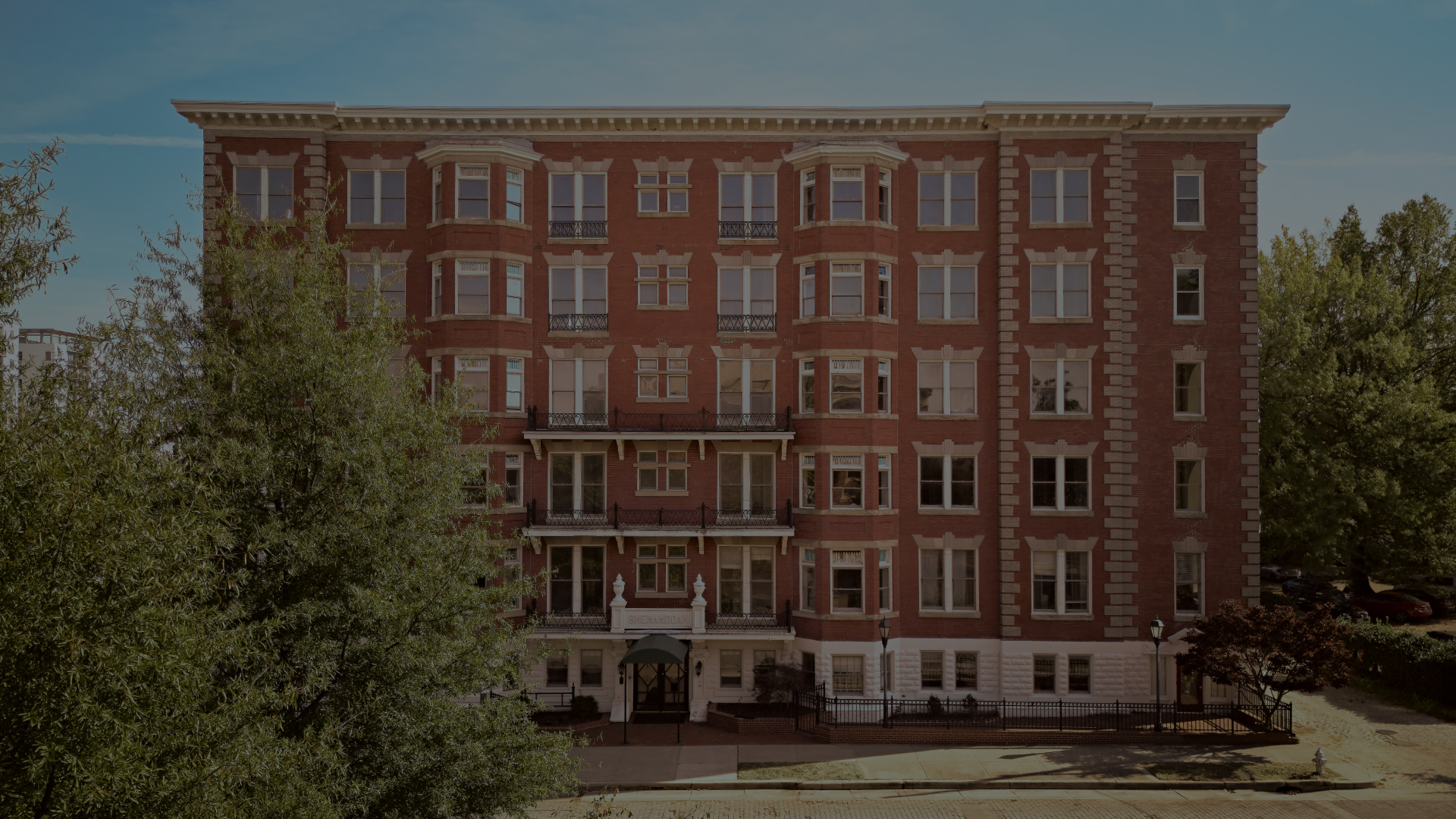 Shenandoah Mansions, an Ash Hotel