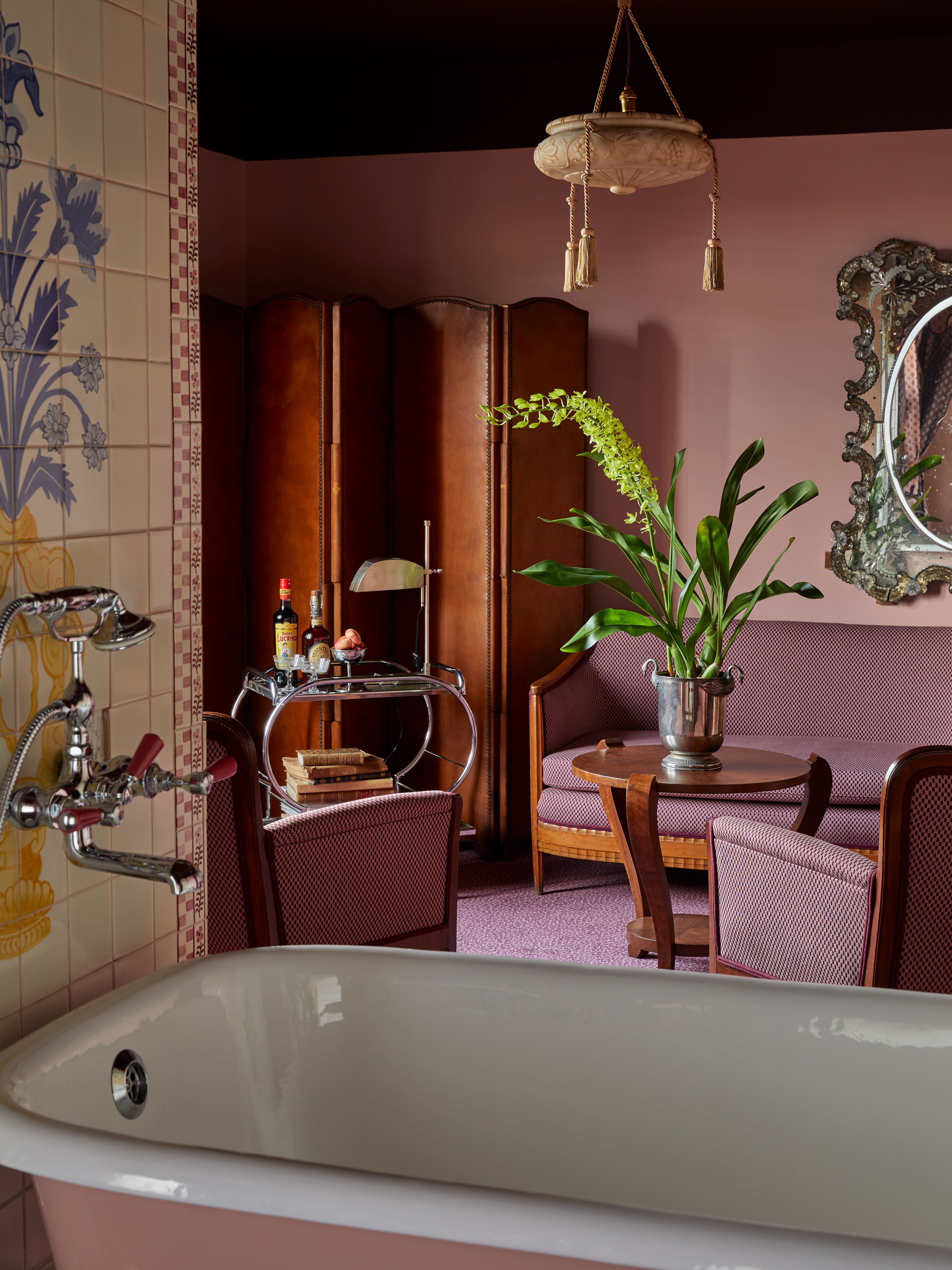 Baltimore Hotel Room Il Gattopardo Suite clawfoot tub and Seating Area