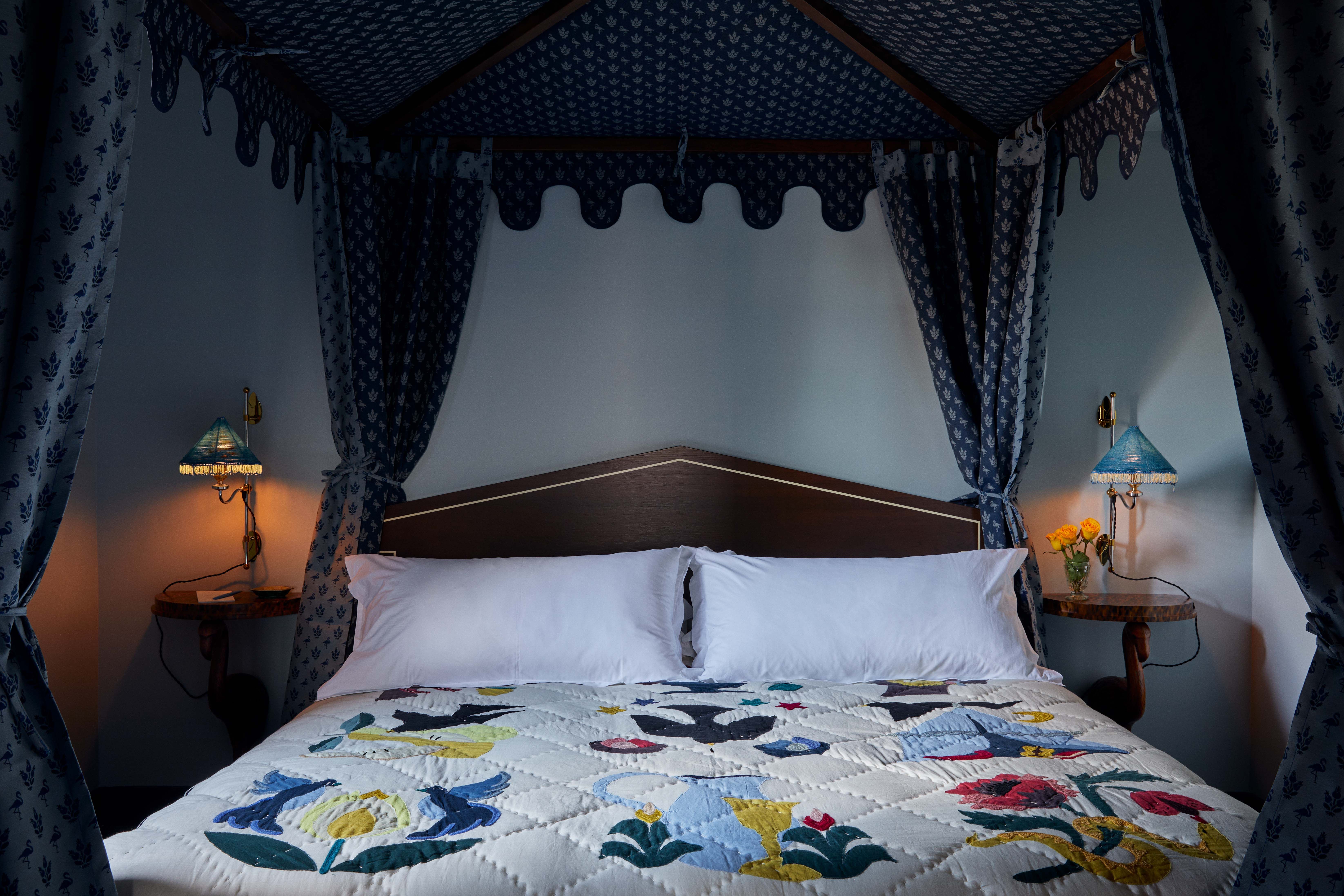 Baltimore Hotel Ulysses The Dasher Suite canopied bed blue