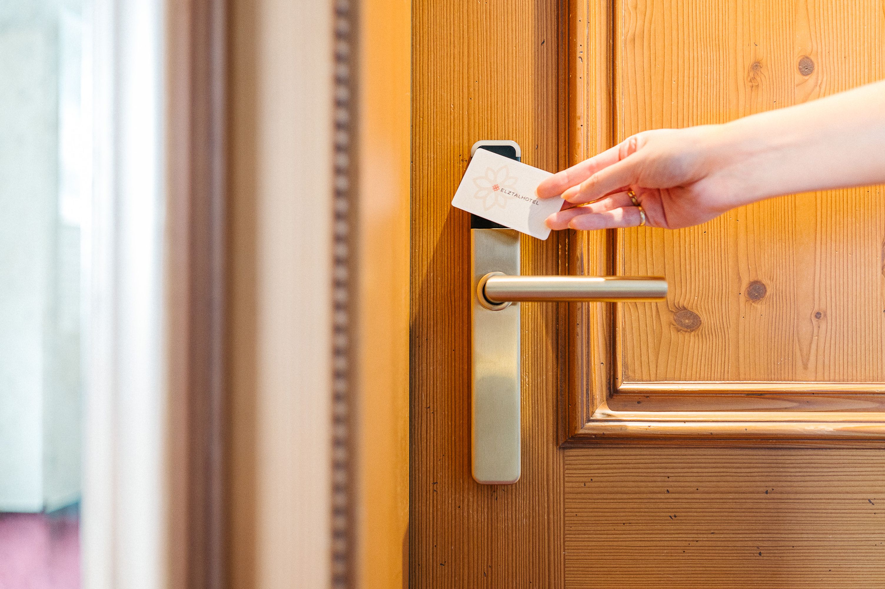 KOCH-Referenz: Hotelzimmer-Schlüsselkarte im Elztalhotel mit Salto-Beschlag
