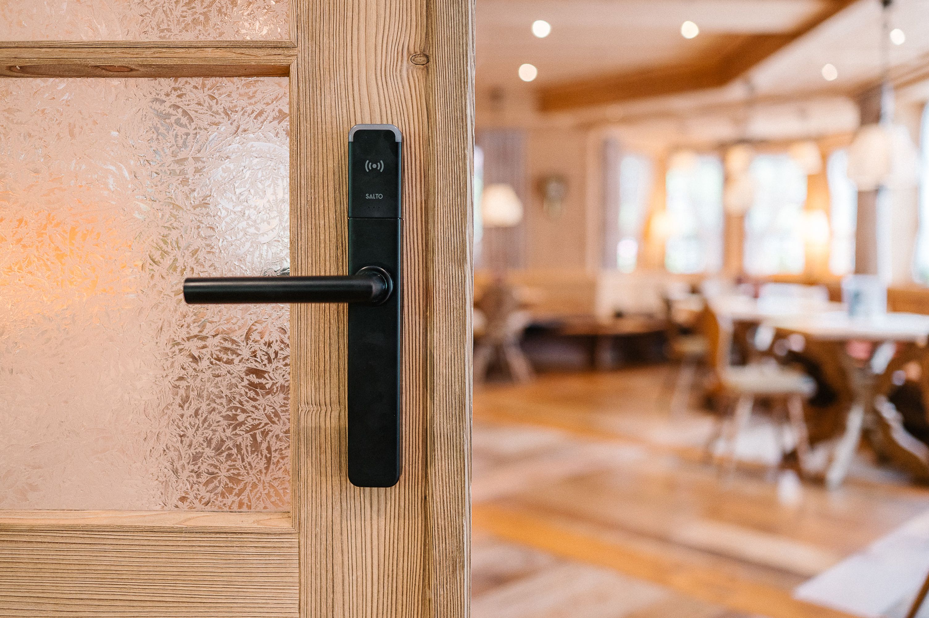 KOCH-Referenz: Restaurant im Elztalhotel mit Salto-Beschlag KOCH-Referenz: Restaurant im Elztalhotel mit Salto-Beschlag