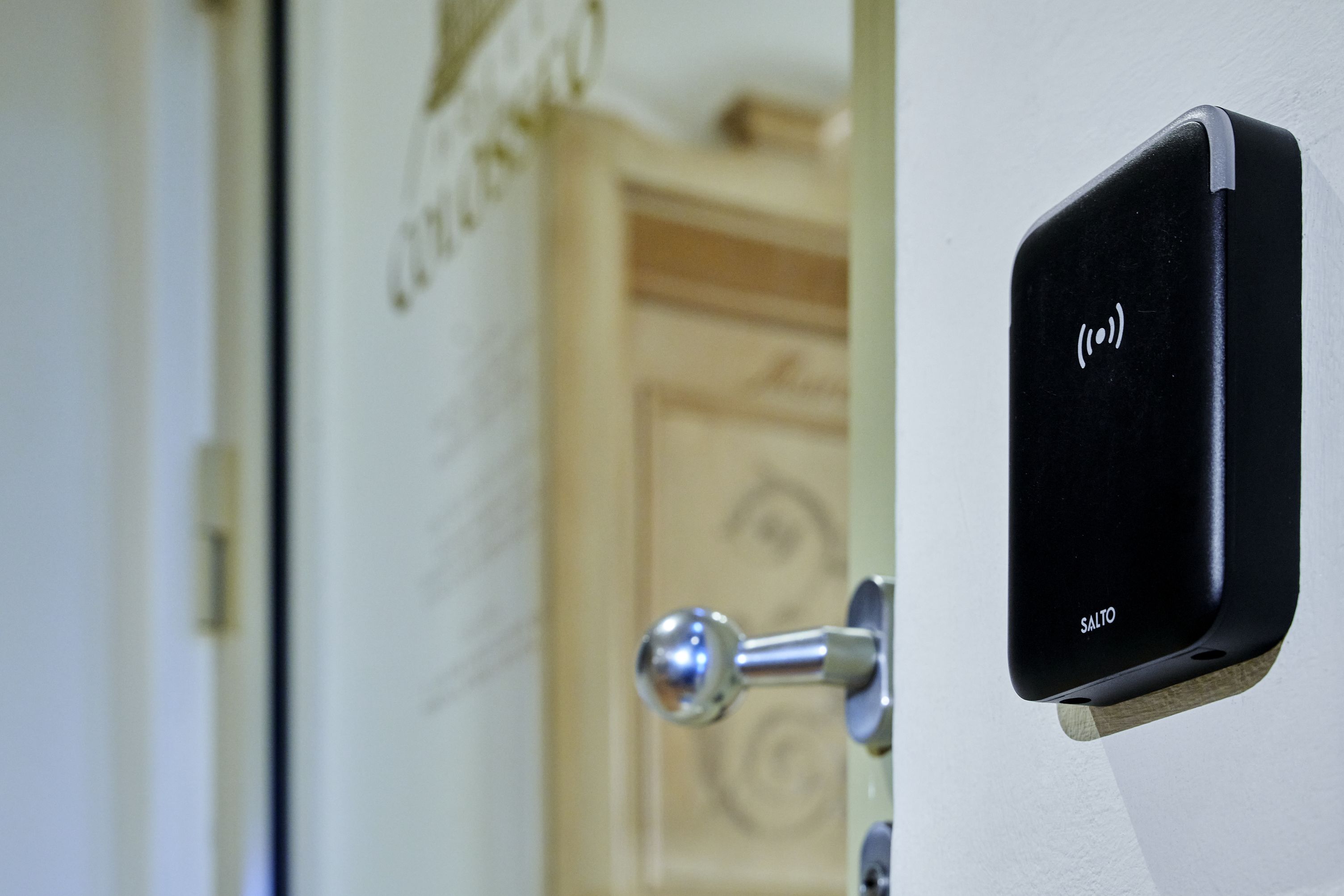 KOCH-Referenz: Wandleser im Hotel Colloseo des Europa-Park Erlebnis-Hotel