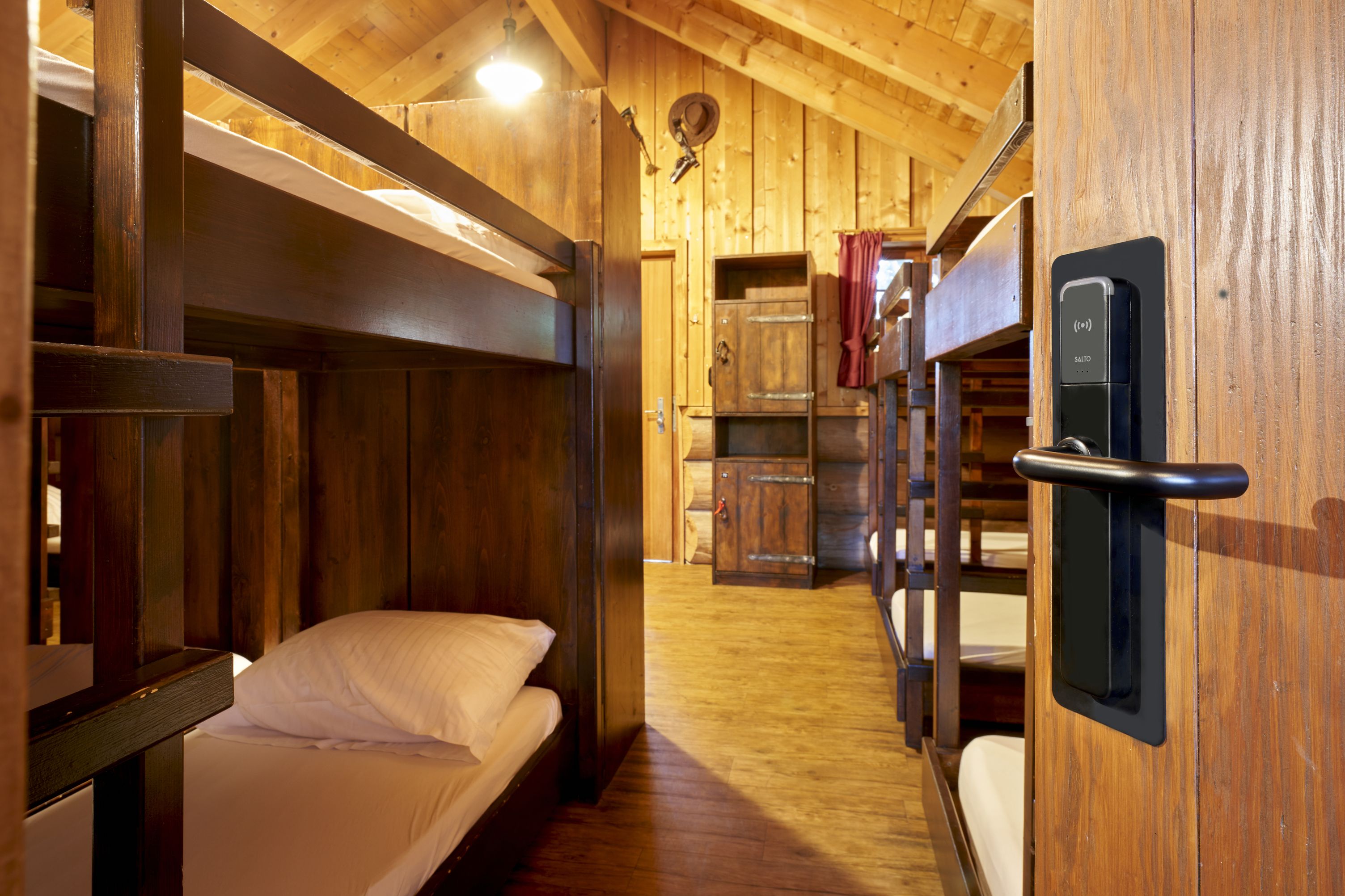 KOCH-Referenz: Zugang zu Westernhütte im Europa-Park Erlebnis-Resort