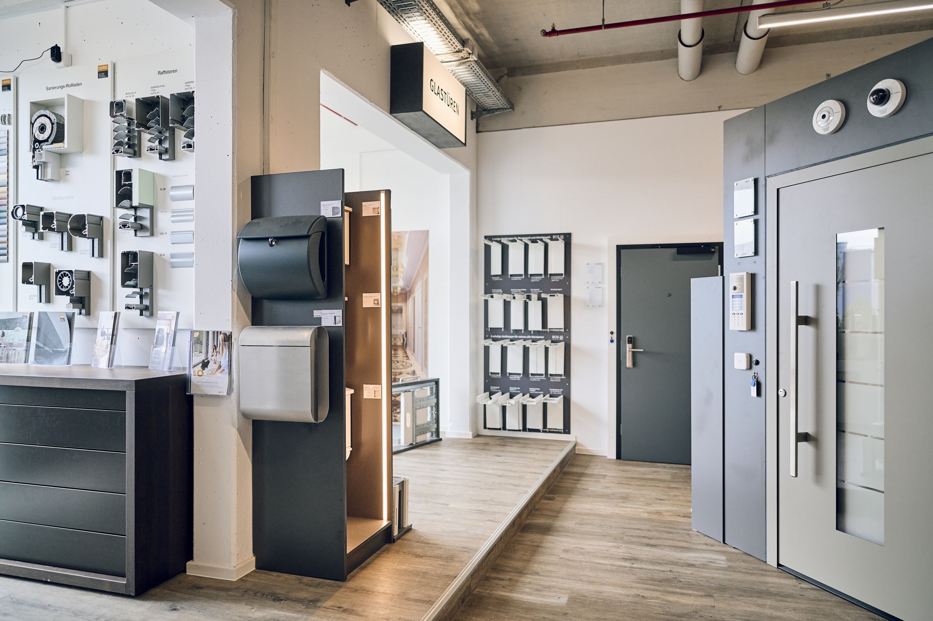 KOCH-Showroom mit Türen und Sonnenschutz