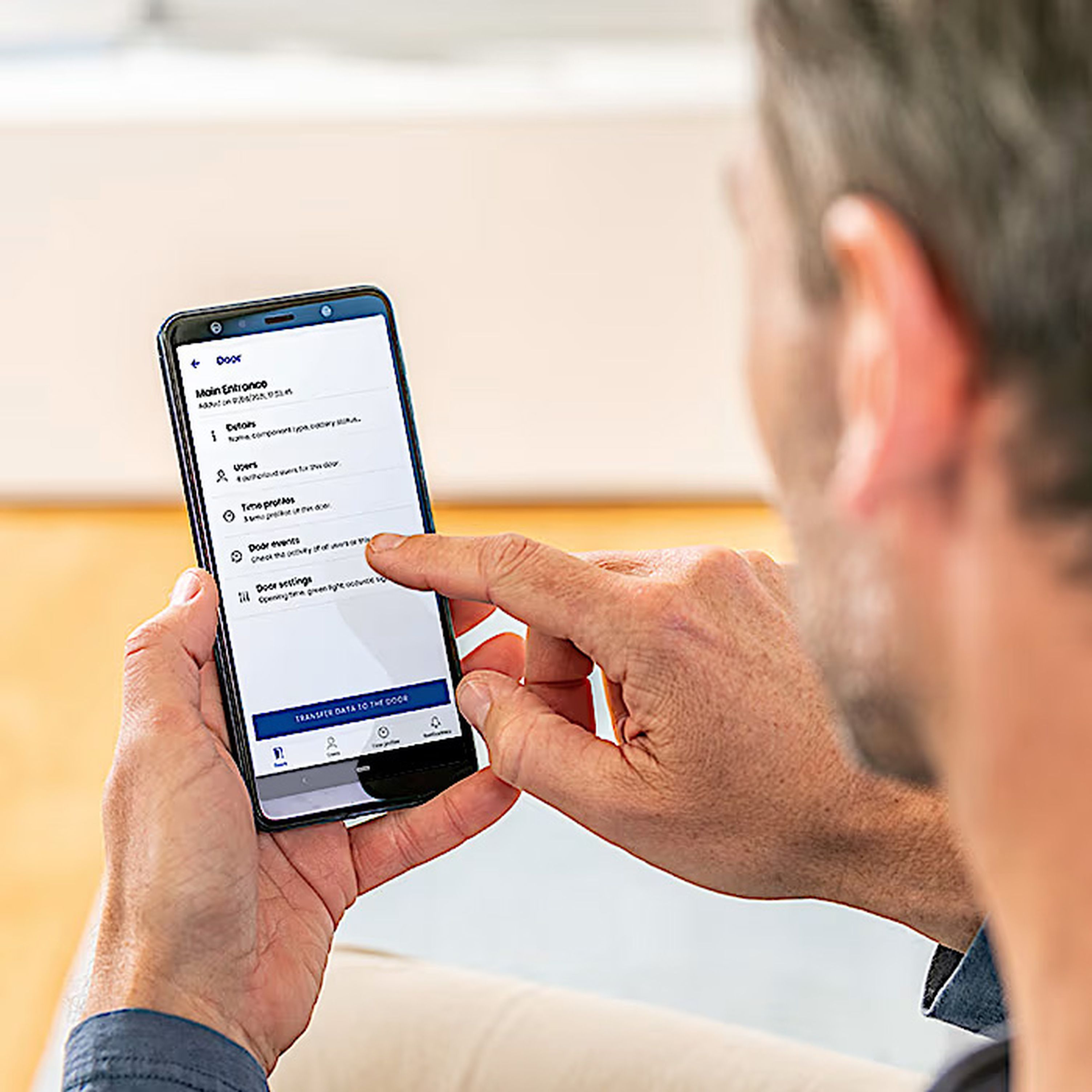 Dormakaba evolo smart Applikation auf Handy Dormakaba evolo smart Applikation auf Handy
