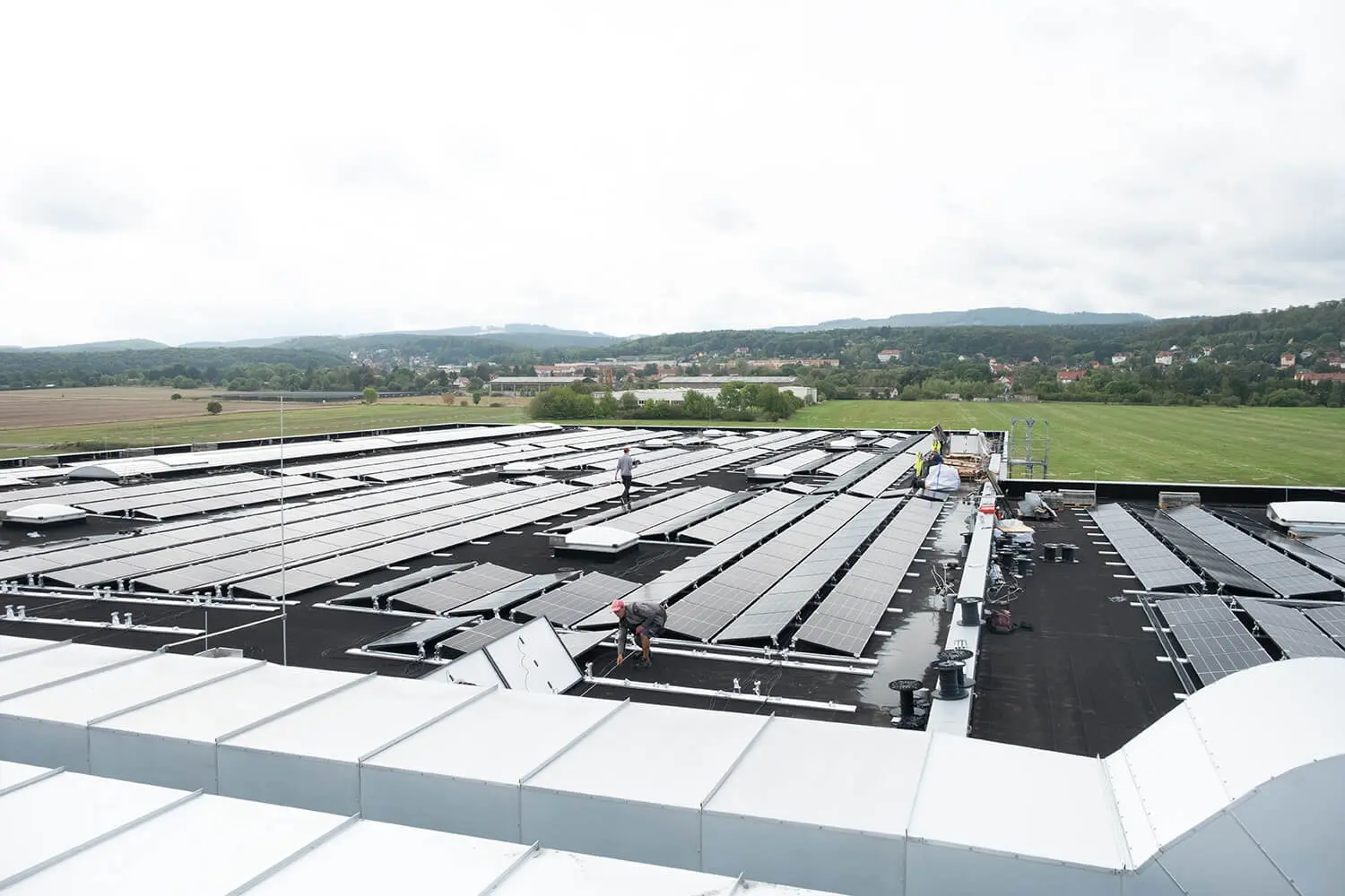 Flachdach mit Solaranlage 